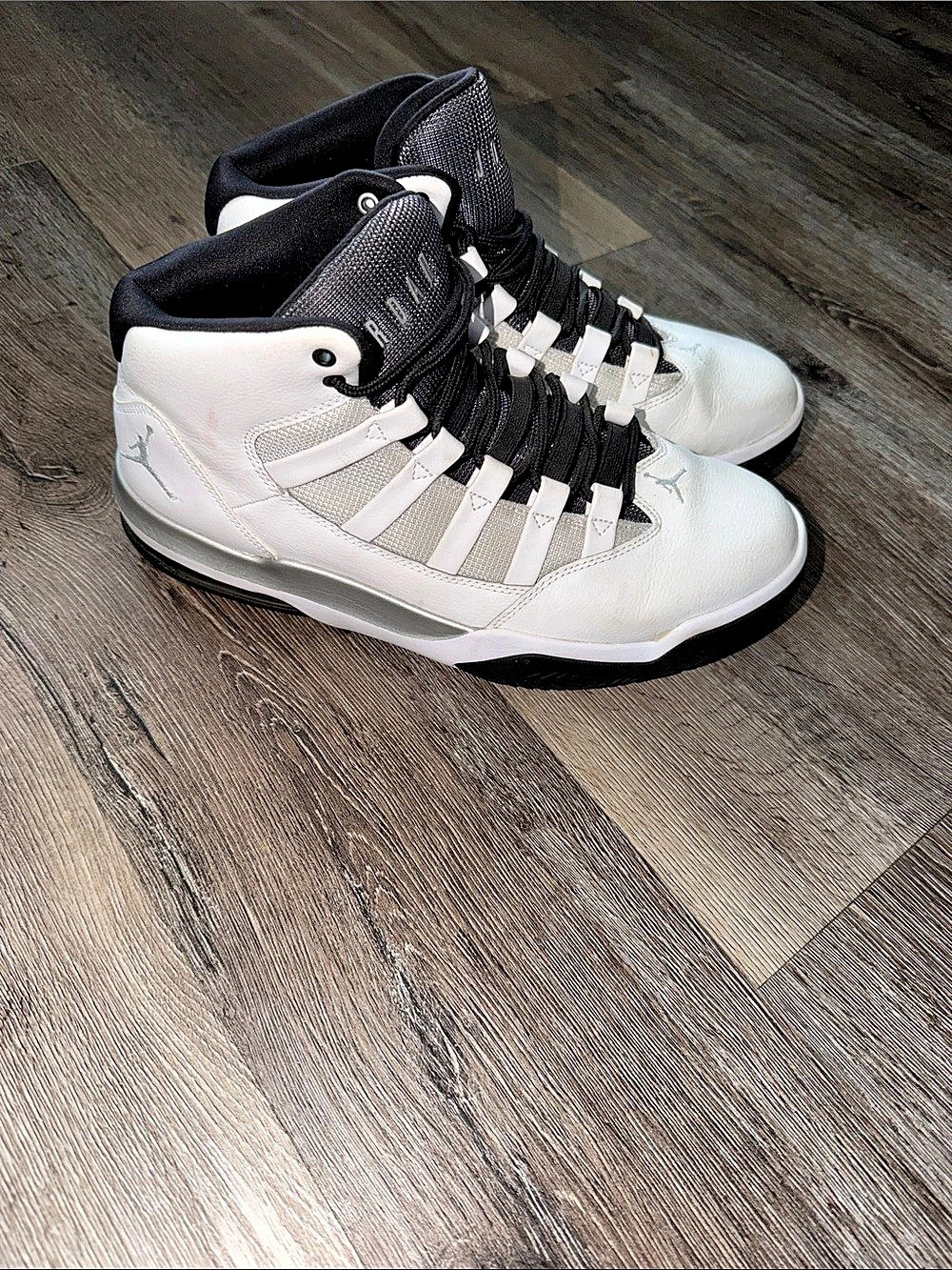 Jordan Max Aura Jordan 11 Retro Sneakers White & Black US 9